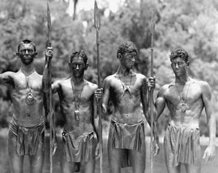 Loinclothed hobby; Obrzek dne - the picture od the day - awa rel - Savages during filming of Tarzan movie