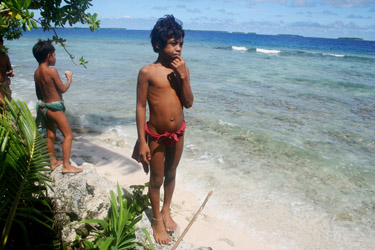 Loinclothed hobby; Obrzek dne - the picture od the day - awa rel -  Islands of Yap 