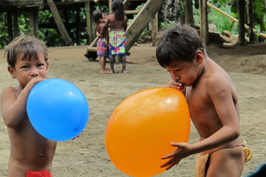 Loinclothed hobby; Obrzek dne - the picture od the day - awa rel -  Children of the Embera Indian Village 