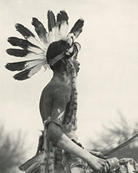 Loinclothed hobby; Obrzek dne - the picture od the day - awa rel - Native indian youth, vintage photo, probably 1920 year