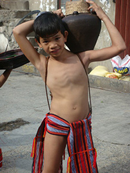 Loinclothed hobby; Obrzek dne - the picture od the day - awa rel - probably philippino boy, loinclothed