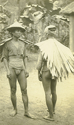 Loinclothed hobby; Obrzek dne - the picture od the day - awa rel - Igorot men in rain coats