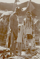 Loinclothed hobby; Obrzek dne - the picture od the day - awa rel - Assiniboine Sundancer, 1906