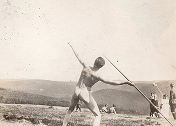 Loinclothed hobby; Obrzek dne - the picture od the day - awa rel - Javelin thrower - dressed into simple thong only<