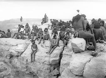 Loinclothed hobby; Obrzek dne - the picture od the day - awa rel - Pierce, C.C., Hopi Snake ceremonies, Mishongnovi village