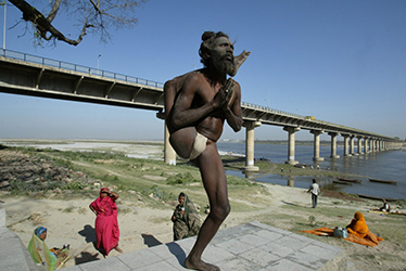 Loinclothed hobby; Obrzek dne - the picture od the day - awa rel - Photo by Rajesh Kumar Singh,  Loinclothed Sadhu