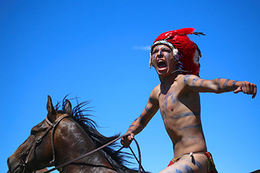 Loinclothed hobby; Obrzek dne - the picture od the day - awa rel - Photo by Steve Boice - Crazy Horse - Battle of Little Big Horn Reenactment