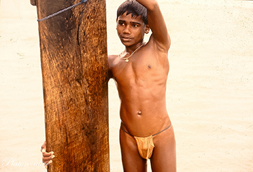 Loinclothed hobby; Obrzek dne - the picture od the day - awa rel - Indian Fisherboys -  native style of loincloths of India 4/6 