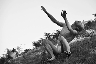 Loinclothed hobby; Obrzek dne - the picture od the day - awa rel - Balade But - 2012,  Cairn de Gavrinis, Larmor Baden, Gyohei Zaitsu