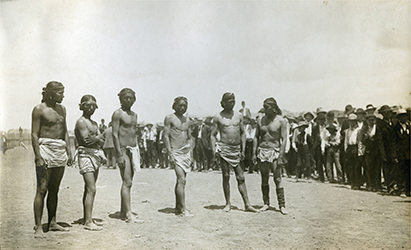 Loinclothed hobby; Obrzek dne - the picture od the day - awa rel -  Six Indians ready for a footrace,  Simeon Schwemberge 