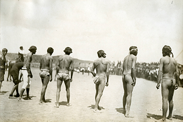 Loinclothed hobby; Obrzek dne - the picture od the day - awa rel - Loinclothed racers at the starting line,  Simeon Schwemberge