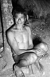 Loinclothed hobby; Obrzek dne - the picture od the day - awa rel - Philippines, Igorot man during House of Courtship ritual on northern Luzon island