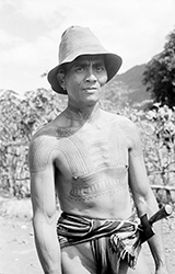 Loinclothed hobby; Obrzek dne - the picture od the day - awa rel - Philippines, tattooed Igorot man on northern Luzon island