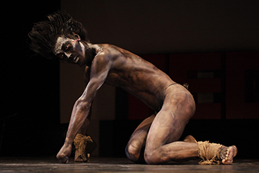 Loinclothed hobby; Obrzek dne - the picture od the day - awa rel - Butoh, Taketeru Kudo, 2013