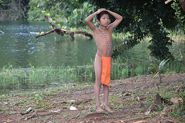 Loinclothed hobby; Obrzek dne - the picture od the day - awa rel - Embera boy