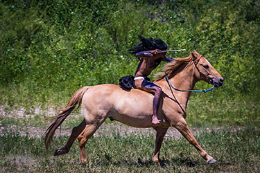 Loinclothed hobby; Obrzek dne - the picture od the day - awa rel - Lakota Warrior Riding Bareback