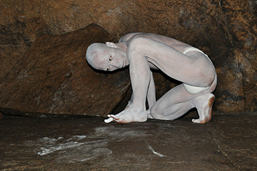 Loinclothed hobby; Obrzek dne - the picture od the day - awa rel ~ Butoh, hearing the rock
