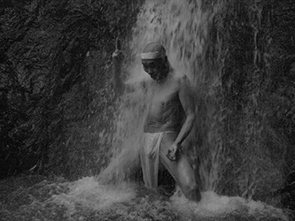 Loinclothed hobby; Obrzek dne - the picture od the day - awa rel -  Ajari priest of white loincloth,  fired up in the waterfall purification