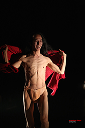 Loinclothed hobby; Obrzek dne - the picture od the day - awa rel - Loinclothed Butoh dancer 