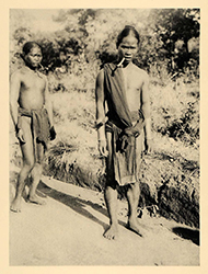 Loinclothed hobby; Obrzek dne - the picture od the day - awa rel - Degar Montagnard Indigenous People Vietnam - 1929