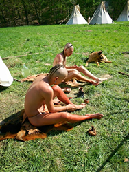 Loinclothed hobby; Obrzek dne - the picture od the day - awa rel - View into world of native american reenactors