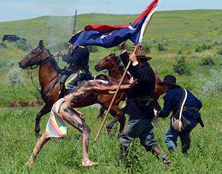 Loinclothed hobby; Obrzek dne - the picture od the day - awa rel - The Realbird re-enactment,
The Battle Of The Little Big Horn,
Crow Agency, Montana,
Photo by Jim Berry