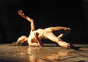 Loinclothed hobby; Obrzek dne - the picture od the day - awa rel - Atsushi Takenouchi, Butoh dancer 