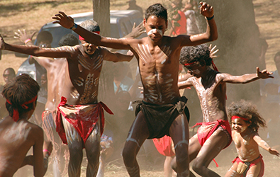 Loinclothed hobby; Obrzek dne - the picture od the day - awa rel - Simple naked loincloth - Aboriginal Dancers, Australia,  photo   probably by Hannah L Glenton