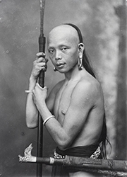 Loinclothed hobby; Obrzek dne - the picture od the day - awa rel - Loinclothed Dayak man, Borneo, Kalimantan ca. 1920