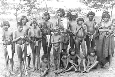 Loinclothed hobby; Obrzek dne - the picture od the day - awa rel - Photo by H. Candelier, Goajire, Groupe d'Indiens, 1890  