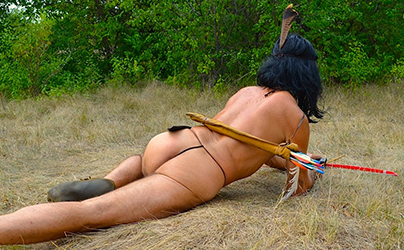 Loinclothed hobby; Obrzek dne - the picture od the day - awa rel -  Pawnee aka native american warrior ~ 5/5, ying low