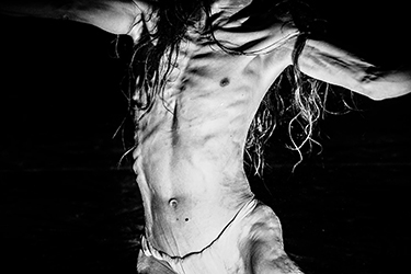 Loinclothed hobby; Obrzek dne - the picture od the day - awa rel - Jinen Butoh - Atsushi Takenouchi, Thousand Drops, Thousand Flowers, Photo by Robbie Sweeny 