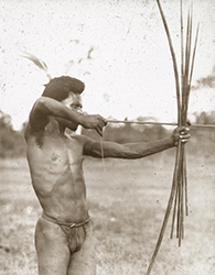 Loinclothed hobby; Obrzek dne - the picture od the day - awa rel -  Oceania, loinclothed archer 