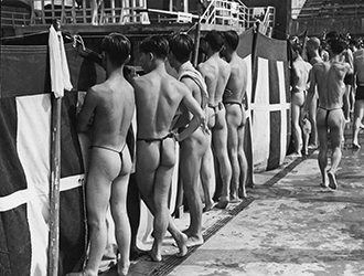 Loinclothed hobby; Obrzek dne - the picture od the day - awa rel -  Japanese college boys at a swimming pool at the Meiji Stadium, around 1955