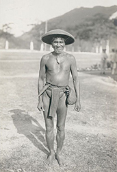 Loinclothed hobby; Obrzek dne - the picture od the day - awa rel -  Old Man in Breechcloth and with Basketry Hat