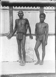 Loinclothed hobby; Obrzek dne - the picture od the day - awa rel -  Sabubn, photo by Paul Schebesta, 1887-1967