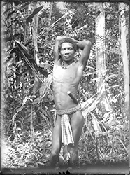 Loinclothed hobby; Obrzek dne - the picture od the day - awa rel -  Sabubn, photo by Paul Schebesta, 1887-1967