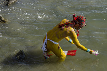 Loinclothed hobby; Obrzek dne - the picture od the day - awa rel -  Loinclothed celebration in the stream 