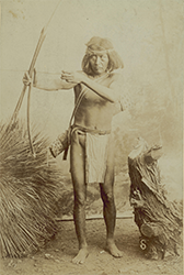 Loinclothed hobby; Obrzek dne - the picture od the day - awa rel - Indian man drawing back a bow with an arrow