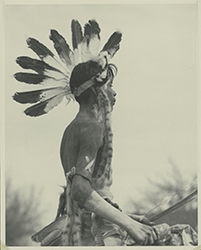 Loinclothed hobby; Obrzek dne - the picture od the day - awa rel - Young Indian man participating in a ceremony