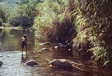 Loinclothed hobby; Obrzek dne - the picture od the day - awa rel - Nueva Vizcaya, Ilongot (Bugkalot) Tribe. Photo by Pierre Wayser, 1978 Philippines, Luzon