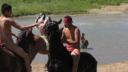 Loinclothed hobby; Obrzek dne - the picture od the day - awa rel - Little Bighorn Battle Reenactment