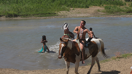 Loinclothed hobby; Obrzek dne - the picture od the day - awa rel - Little Bighorn Battle Reenactment