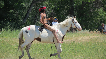 Loinclothed hobby; Obrzek dne - the picture od the day - awa rel - Little Bighorn Battle Reenactment