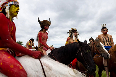 Loinclothed hobby; Obrzek dne - the picture od the day - awa rel - Little Bighorn Battle reenactment 2022 - billingsgazette.com ~  photo by Mike Clark