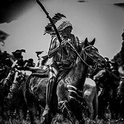 Loinclothed hobby; Obrzek dne - the picture od the day - awa rel - Battle of Little Bighorn reenactment ~ photo by Chris Schroeder 