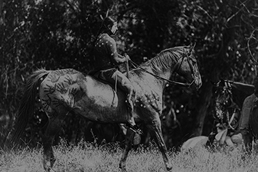 Loinclothed hobby; Obrzek dne - the picture od the day - awa rel - Battle of Little Bighorn reenactment ~ photo by Chris Schroeder 