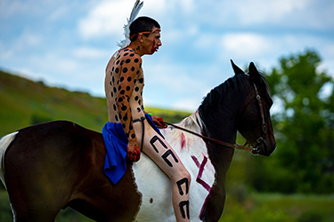 Loinclothed hobby; Obrzek dne - the picture od the day - awa rel - Battle of Little Bighorn reenactment ~ photo by Chris Schroeder 