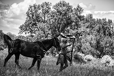 Loinclothed hobby; Obrzek dne - the picture od the day - awa rel - Battle of Little Bighorn reenactment ~ photo by Chris Schroeder 