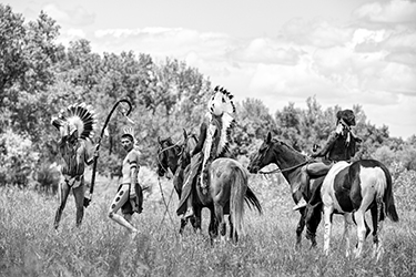 Loinclothed hobby; Obrzek dne - the picture od the day - awa rel - Battle of Little Bighorn reenactment ~ photo by Chris Schroeder 